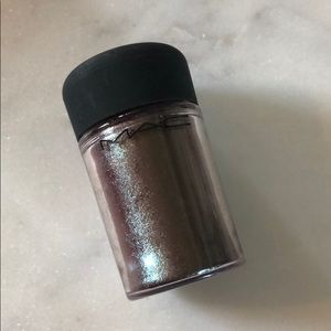MAC Blue Brown Pigment